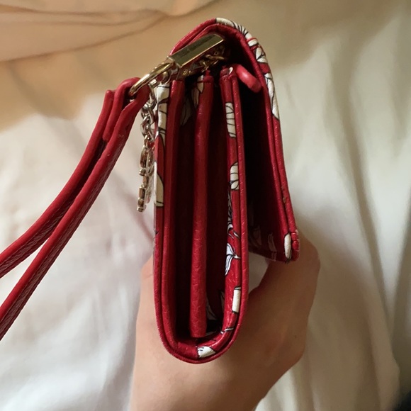 Red floral Guess wristlet - Picture 7 of 7